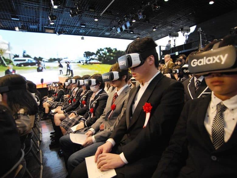 Virtual Reality School Meeting in Online High School in Japan