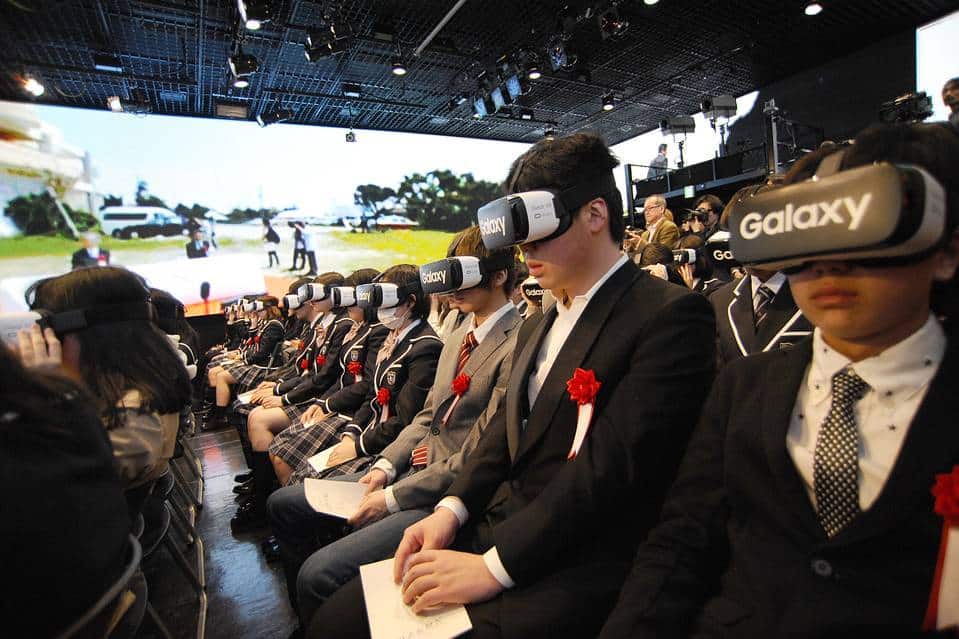 Virtual Reality School Meeting in Online High School in Japan