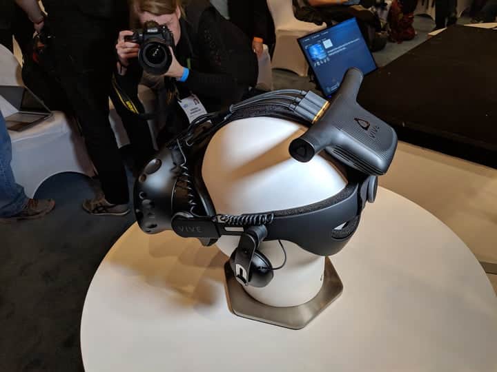 Vive Wireless Adapter with the new HTC Vive Pro VR headset