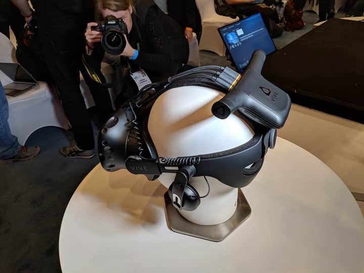 Vive Wireless Adapter with the new HTC Vive Pro VR headset